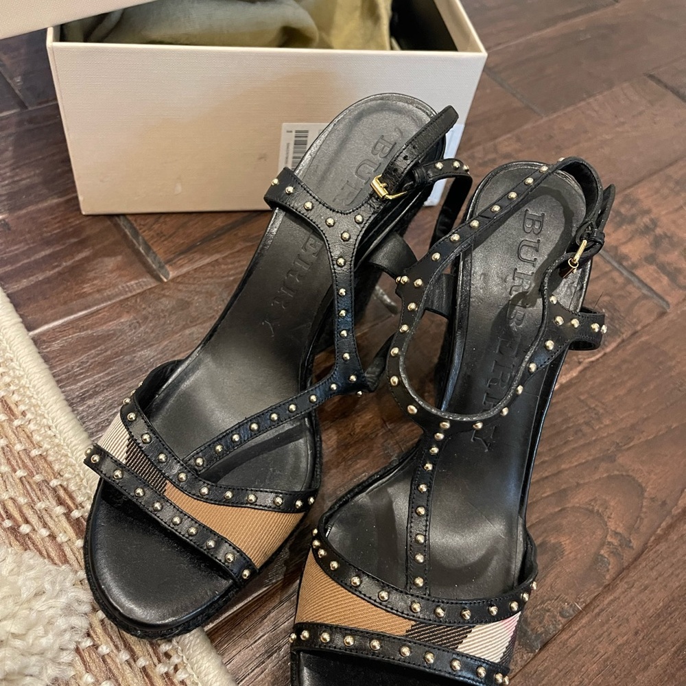 Burberry size 38 black wedge asking $200 never worn